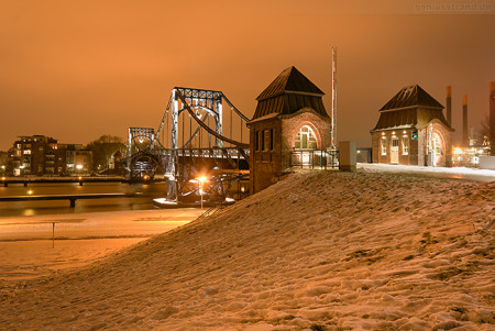 Wilhelmshaven: Die Kaiser-Wilhelm-Brücke im Winter