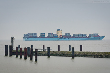 Schiffsankünfte JadeWeserPort: Containerschiff MAERSK BROOKLYN (L 294 m)