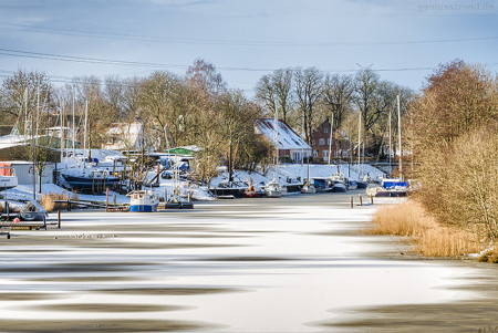 Wilhelmshaven: Der Rüstersieler Hafen im Winterschlaf