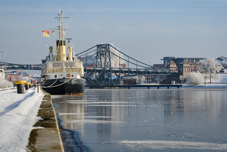 Aktuelle Winterbilder aus Wilhelmshaven (Großer Hafen, Bontekai, Südstrand)