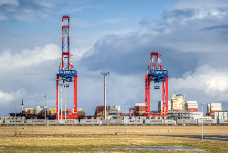 JadeWeserPort: Containerschiff MSC MANDRAKI (M-Klasse, 1988)