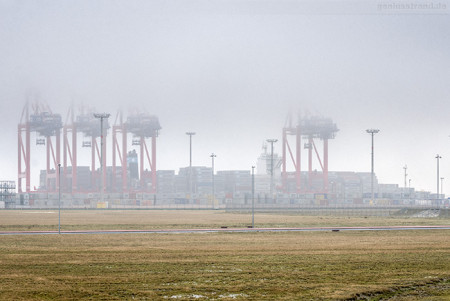 JADEWESERPORT: Containerschiff MAERSK STADELHORN (L 300 m)