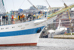 WILHELMSHAVEN: Segelschulschiff MIR (L 110 m) im Großen Hafen