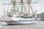 WILHELMSHAVEN: Segelschulschiff MIR (L 110 m) im Großen Hafen