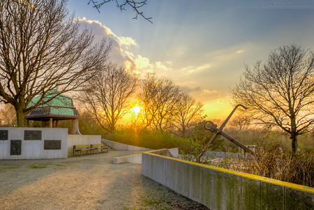 WILHELMSHAVEN: Sonnenuntergang am Rüstringer Berg
