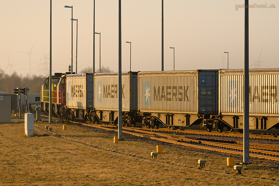 Wilhelmshaven: Containerzug verlässt den JadeWeserPort/Container Terminal Wilhelmshaven
