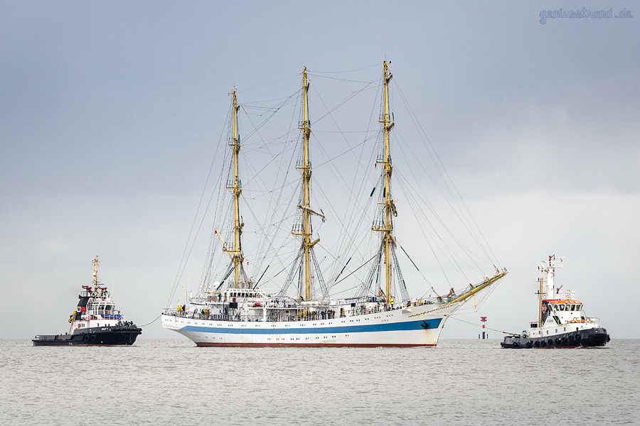 Russisches Segelschulschiff MIR (L 109 m) in Wilhelmshaven angekommen
