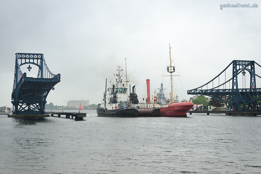 WILHELMSHAVEN: Feuerschiff WESER (L 53 m) bekommt neuen Liegeplatz am Nordwestkai bei Nordfrost