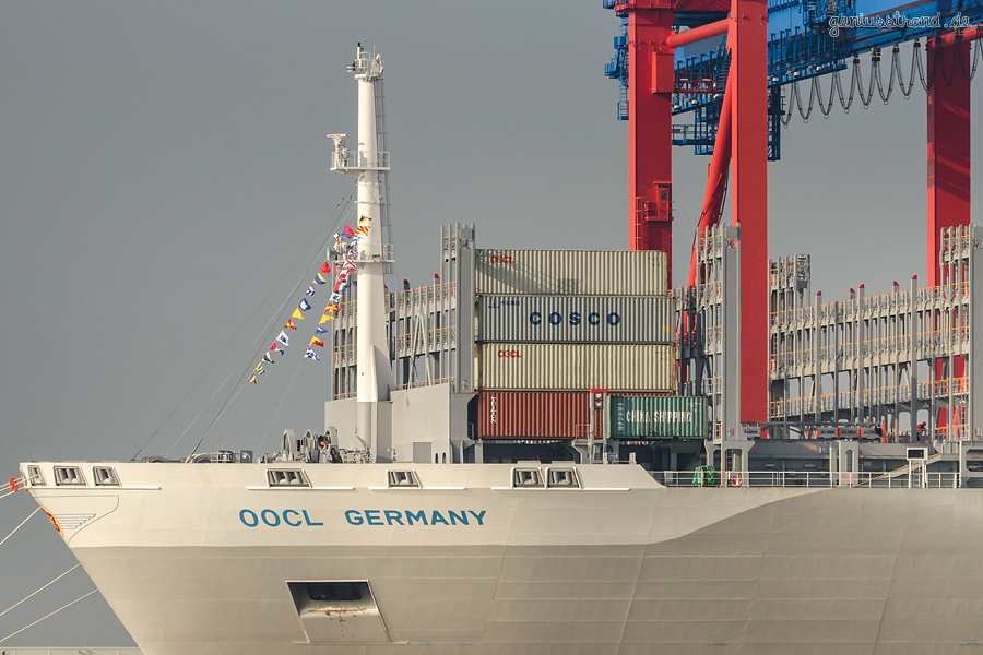 OOCL G-CLASS at JADEWESERPORT: World Largest Container Ship OOCL GERMANY (L 400 m), Maiden Voyage