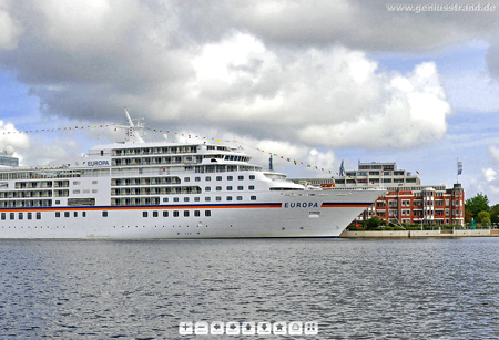 Kreuzfahrtschiff MS Europa in Wilhelmshaven 180 Grad Panoramabild