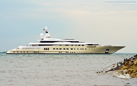 Hintergrundbild - Luxusyacht/Gigayacht Pelorus bei Wilhelmshaven auf der Jade