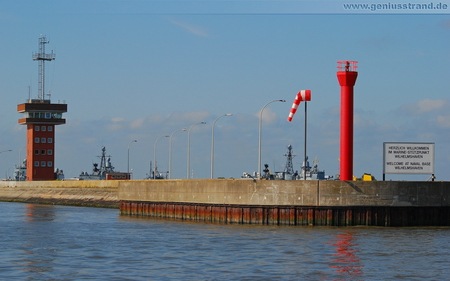 Hintergrundbild - Ostmole vom Neuen Vorhafen - Marinehafen Wilhelmshaven