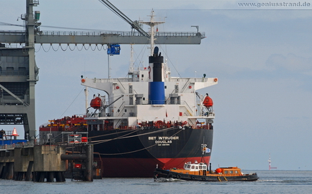 Hintergrundbild - Frachtschiff Bet Intruder und Hafenbarkasse Seewolf