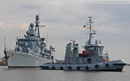 Hintergrundbild - Fregatte Augsburg (F 213) und Schlepper Scharhörn (Y 815)