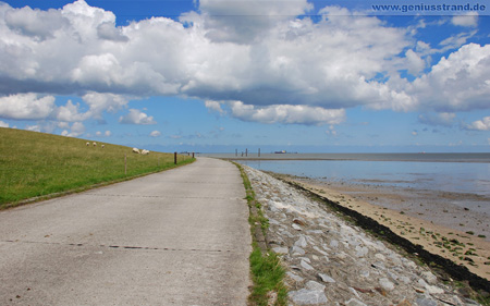 Geniusstrand - Deichweg in Richtung Hooksiel