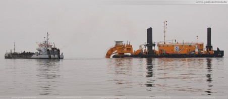 JadeWeserPort: Pontonbagger gräbt Lauenburger Ton aus der Zufahrtsrinnne