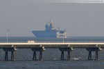 Hubschrauberträger Mistral (L 9013) hinter der Löschbrücke