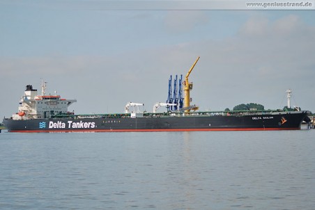 Tanker DELTA SAILOR an der NWO-Löschbrücke