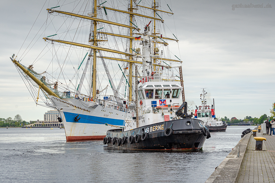 SCHIFFSANKÜNFTE WILHELMSHAVEN: Segelschulschiff MIR macht am Bontekai fest