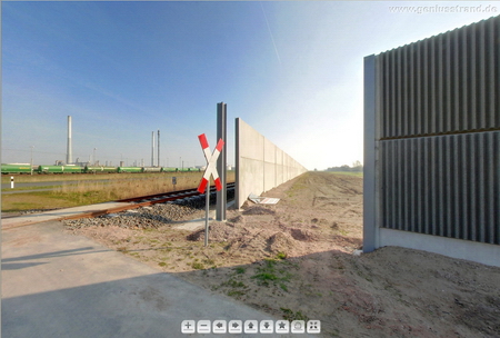 JadeWeserPort: Panorama von der Lärmschutzwand an der Raffineriestraße